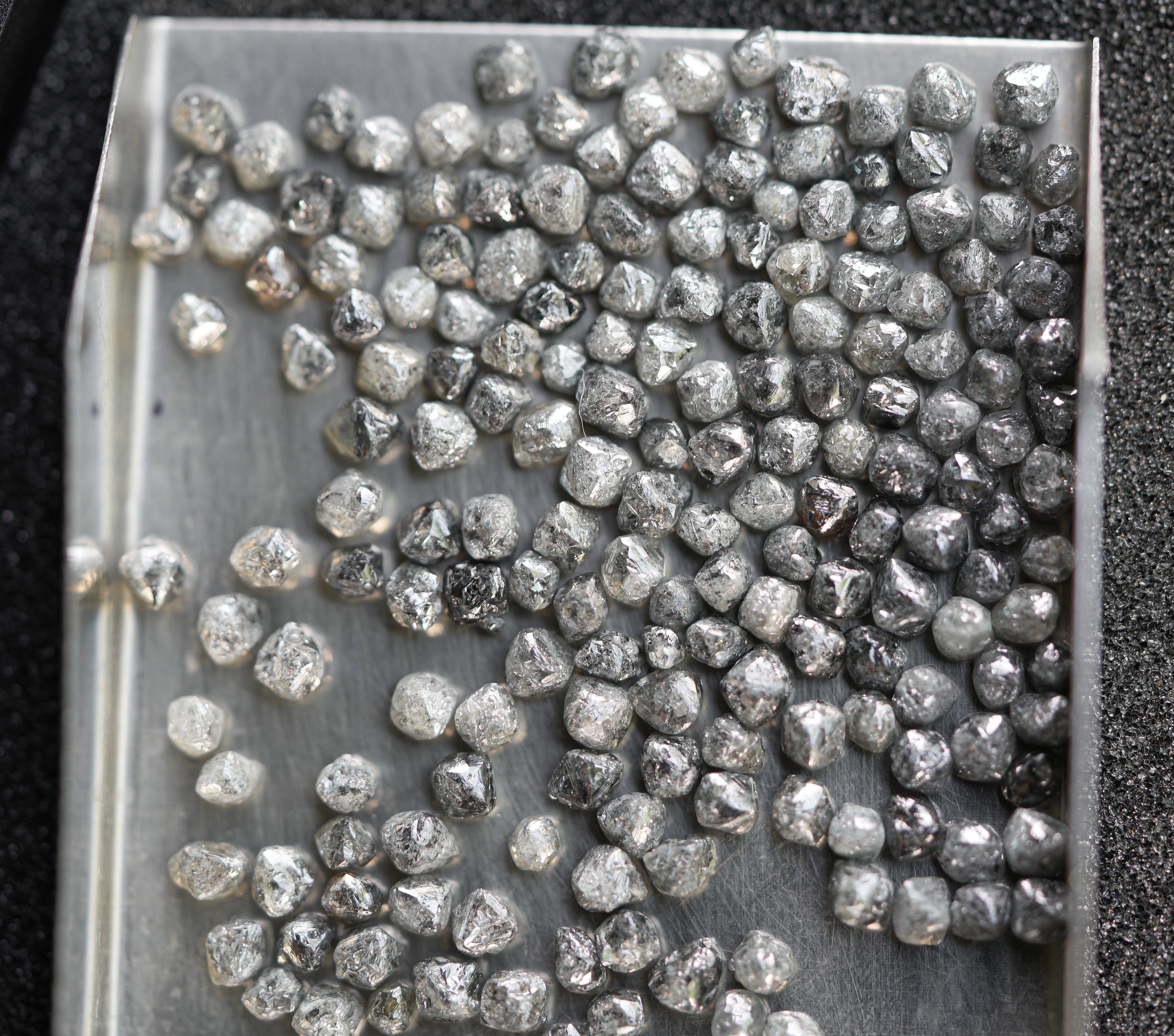GREY 4 PCS Triangle Raw Diamond, Grey Diamond, Loose Diamond, Natural Diamond, 1.00 CT Rough Diamonds, Uncut Diamond, Gemstone Solitaire