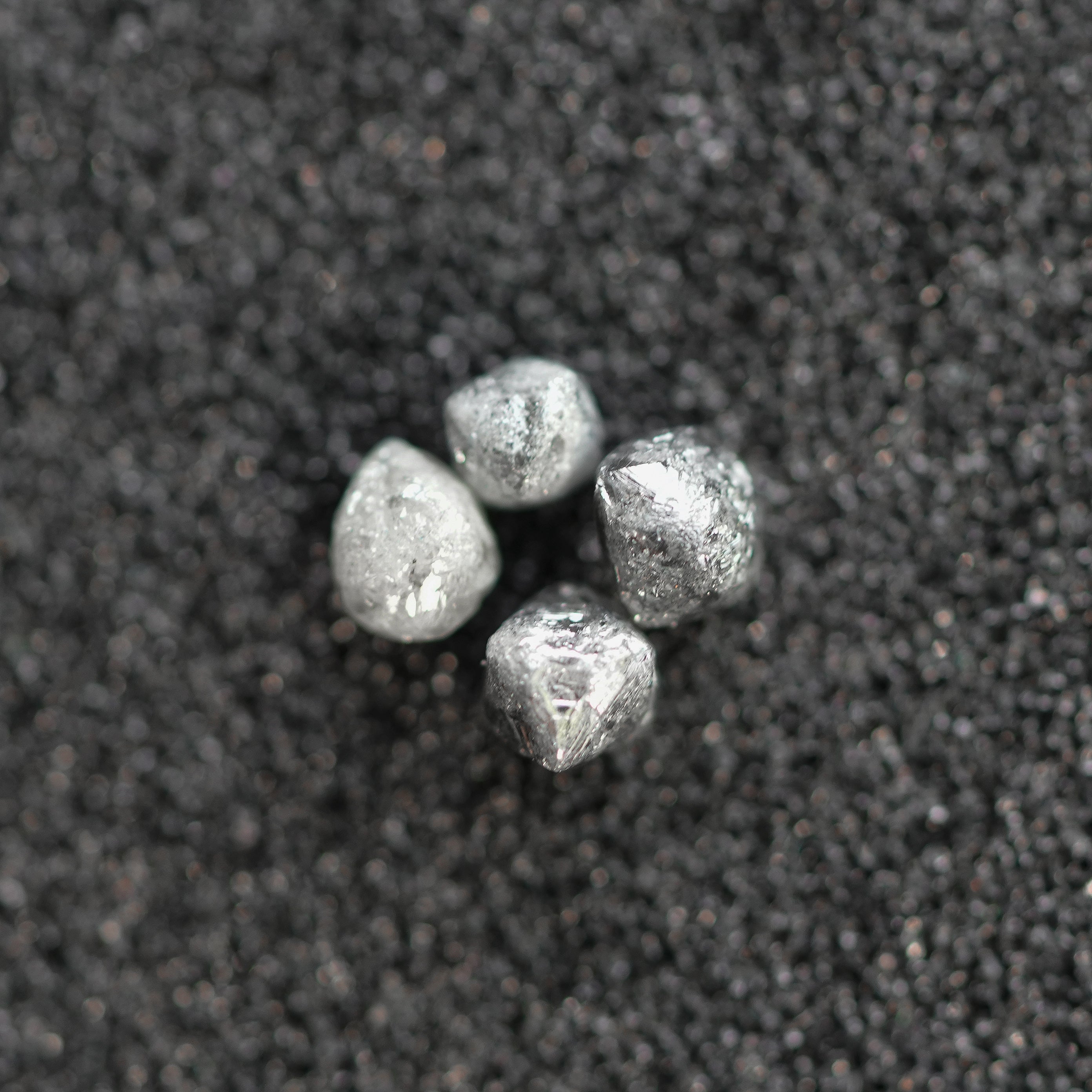 GREY 4 PCS Triangle Raw Diamond, Grey Diamond, Loose Diamond, Natural Diamond, 1.00 CT Rough Diamonds, Uncut Diamond, Gemstone Solitaire